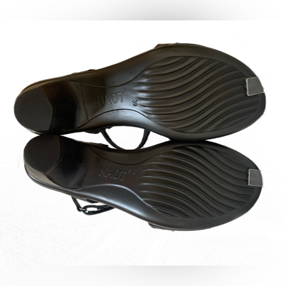 Naot Vogue Rivet Accent Leather Sandals EU 39/ US 8-8.5 - Picture 7 of 8